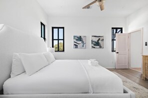 3 bedrooms, desk, iron/ironing board, travel crib - Villa 6 | 3BR | Pool | Hot tub | Firepit |Cornhole (Spicewood)