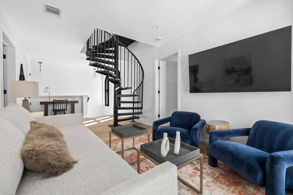 TV, fireplace, offices