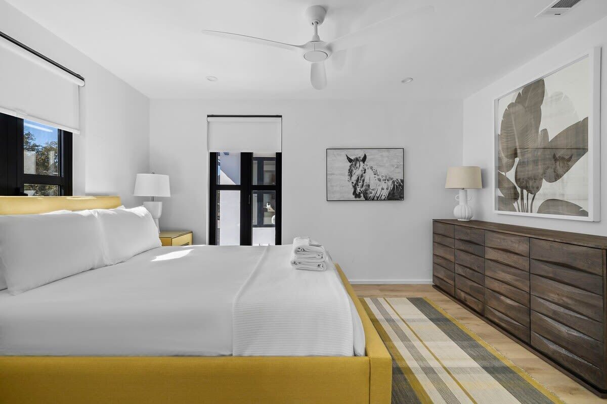 2 bedrooms, desk, iron/ironing board, WiFi