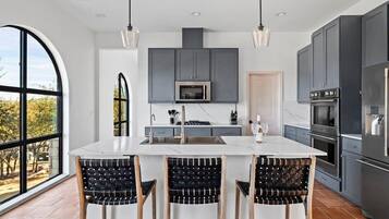 Refrigerador, microondas, horno, placa de cocina
