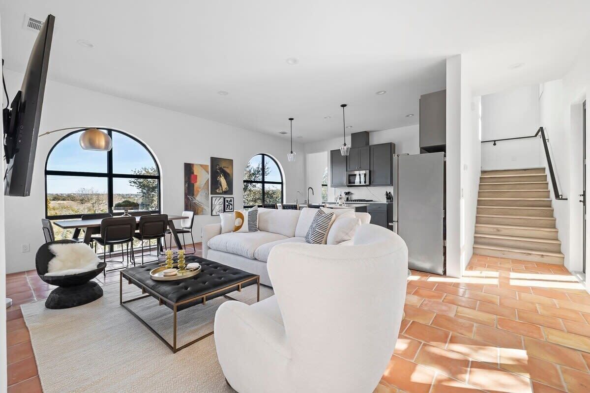 TV, fireplace, offices