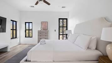 3 bedrooms, desk, iron/ironing board, travel cot