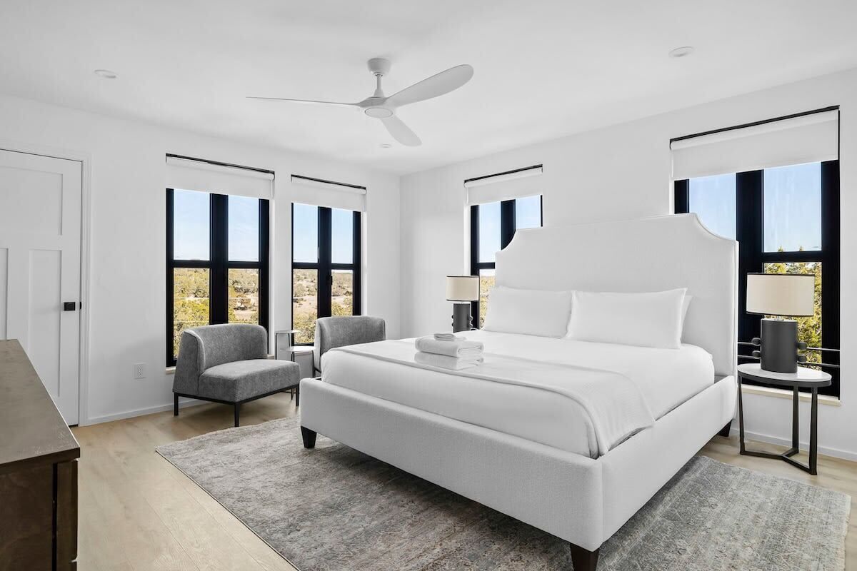 15 多间卧室、办公桌、熨斗/熨衣板、旅行婴儿床