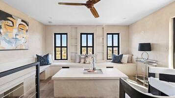 Télévision, cheminée, espaces bureaux