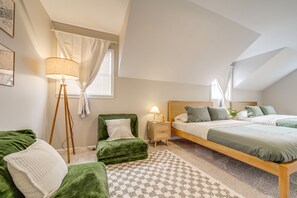 6 bedrooms, desk, iron/ironing board, travel crib
