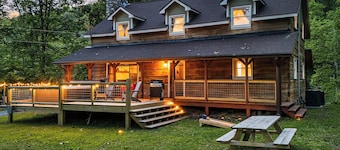 Hot Tub, Game Room & Fire Pit: Canton Log Cabin
