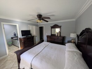 3 soverom, strykejern/-brett, wi-fi og sengetøy