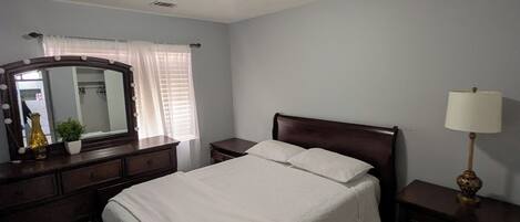 3 soverom, strykejern/-brett, wi-fi og sengetøy