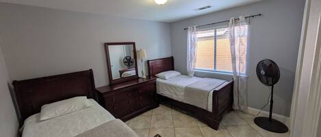 3 chambres, fer et planche Ă repasser, Wi-Fi, literie fournie