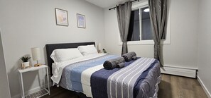 3 habitaciones, tabla de planchar con plancha, wifi y ropa de cama