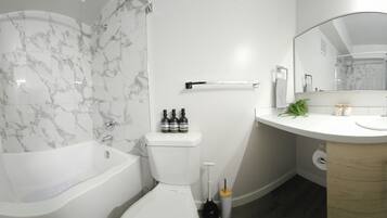 Assecador de cabells, tovalloles, sabó i xampú