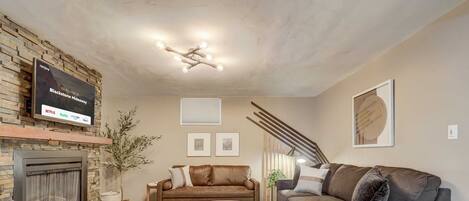 Télévision, cheminée