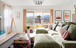 Fernseher, Kamin, Videospiele, Arbeitsbereiche