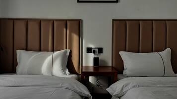 Elite Double Room | Free WiFi, bed sheets