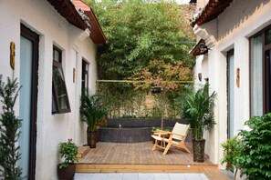 Courtyard - Shangpengyuan Hot Spring Hotel (Luoyang)