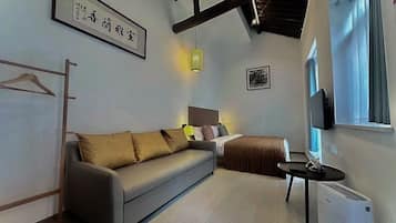 Habitación triple básica | Wifi gratis y ropa de cama