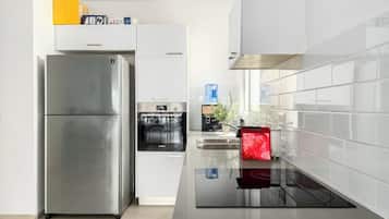 Fridge, oven, espresso maker, coffee/tea maker