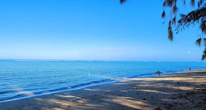 Phoenix Beach Apartments sea view