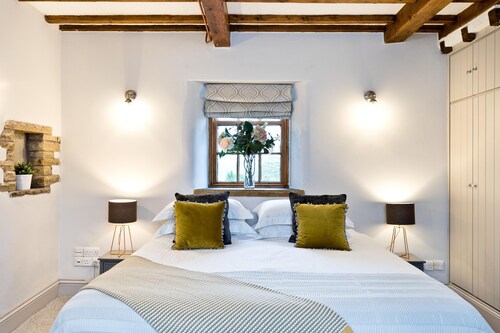 The Crewe & Harpur pub, a unique exclusive self catering venue, sleeps up to 34.