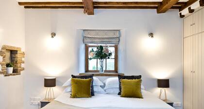 The Crewe & Harpur pub, a unique exclusive self catering venue, sleeps up to 34.