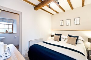 17 bedrooms, iron/ironing board, free WiFi, bed sheets - The Crewe & Harpur pub, a unique exclusive self catering venue, sleeps up to 34. (Buxton)