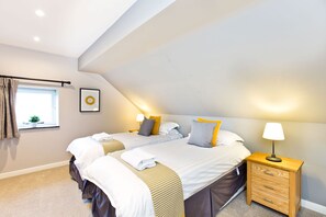 3 bedrooms, iron/ironing board, free WiFi, bed sheets - Self catering holiday barn in Hurdlow, near to High Peak Trail.  Sleeps 6 (Buxton)