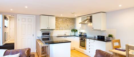 Réfrigérateur, micro-ondes, four, lave-vaisselle