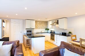Fridge, microwave, oven, dishwasher - Self catering holiday barn in Hurdlow, near to High Peak Trail.  Sleeps 6 (Buxton)