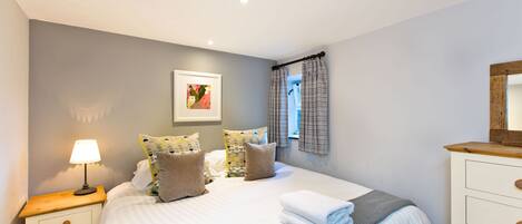 4 chambres, fer et planche à repasser, Wi-Fi gratuit, draps fournis