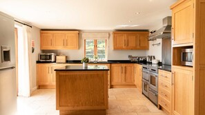 Fridge, microwave, oven, dishwasher - Large rural farmhouse with games room, perfect for all types of groups up to 30. (Longnor)