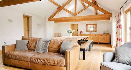 Oak Tree Farm, large country farmhouse with games room and wood fired hot tub.