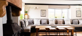 Converted pub, sleeping up to 34 guests. Close to Alton Towers and Ashbourne.