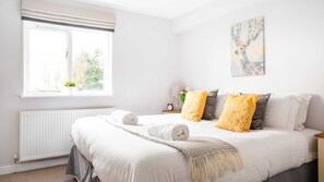 13 عدّة غرف نوم ومكواة/لوح كي وواي فاي مجانًا وملاءات أسرّة