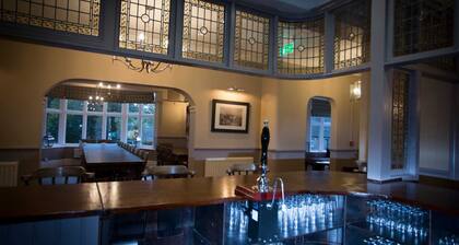 The Derwent Country House, close to Castleton, Hope Valley & Edale.