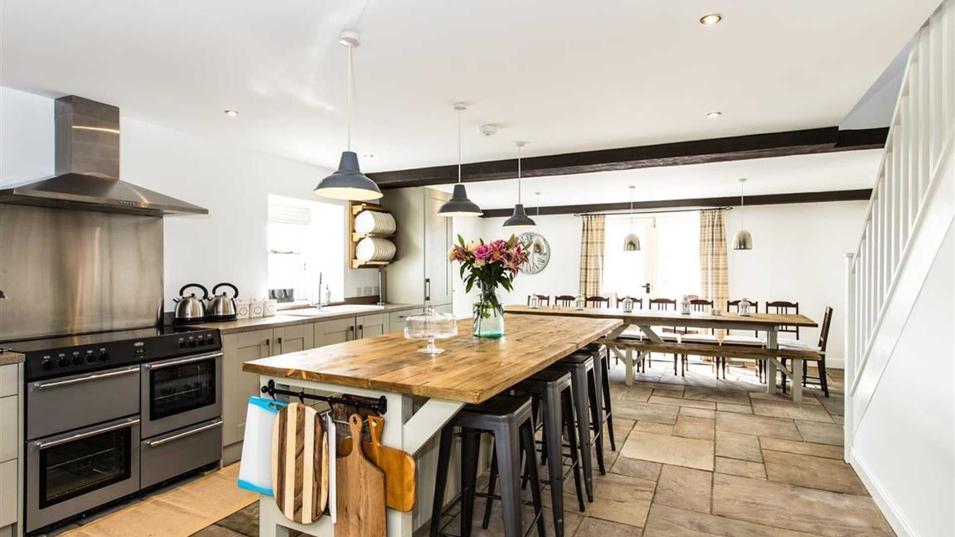 Kjøleskap, mikrobølgeovn, ovn og oppvaskmaskin