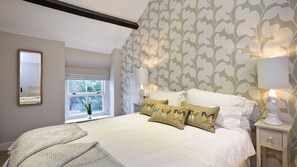 4 chambres, fer et planche à repasser, accès au Wi-Fi (inclus)