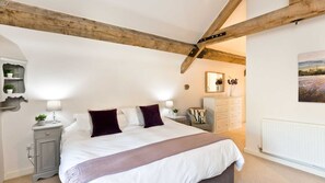 5 bedrooms, iron/ironing board, free WiFi, bed sheets - Charming 5 bedroom converted barn in Monyash, near to Bakewell. (Nr Bakewell)