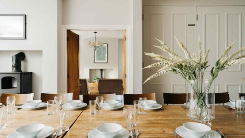 12 bedroom luxury country farmhouse with cosy country pub and walks close by