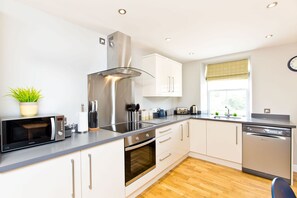 Fridge, microwave, oven, dishwasher