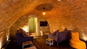 Interior - Victorian country house with 9 ensuite bedrooms, nestled in a pretty hamlet (Buxton)