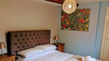 Exclusive Double Room, Ensuite | Blackout curtains, iron/ironing board, free WiFi, bed sheets