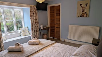 Exclusive Double Room, Ensuite | Blackout curtains, iron/ironing board, free WiFi, bed sheets