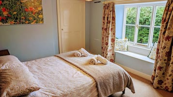 Exclusive Double Room, Ensuite | Blackout drapes, iron/ironing board, free WiFi, bed sheets