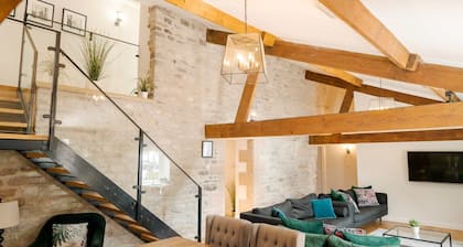 Large luxury farmhouse retreat situated in a rural hamlet, perfect for large gatherings of up to 50