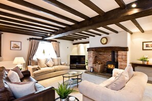 Smart TV, fireplace, DVD player - Cosy 3 bedroom barn conversion in the village of Great Longstone, close to Bakewell (Great Longstone)