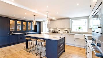 Réfrigérateur, micro-ondes, four, lave-vaisselle