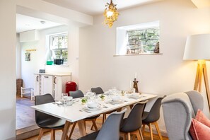 Dining - A cosy country cottage in the village of Curbar with amazing views of Curbar Edge (Curbar)