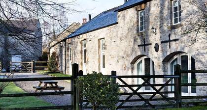 Collection of 4 charming barns offering group accommodation for 16, close to Bakewell