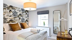8 bedrooms, iron/ironing board, free WiFi, bed sheets - Luxury farmhouse, sleeping up to 18 guests in 8 bedrooms, with superb games room (Darley Moor)