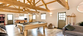 Luxury farmhouse, sleeping up to 18 guests in 8 bedrooms, with superb games room
